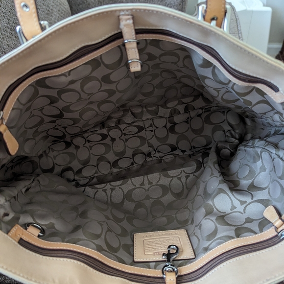 COACH WAVE PATCHWORK SIGNATURE HOBO HANDBAG - Picture 7 of 9